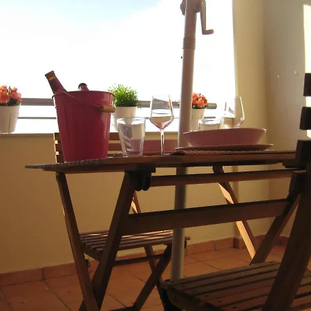 Atico Coqueto Con Terraza *
